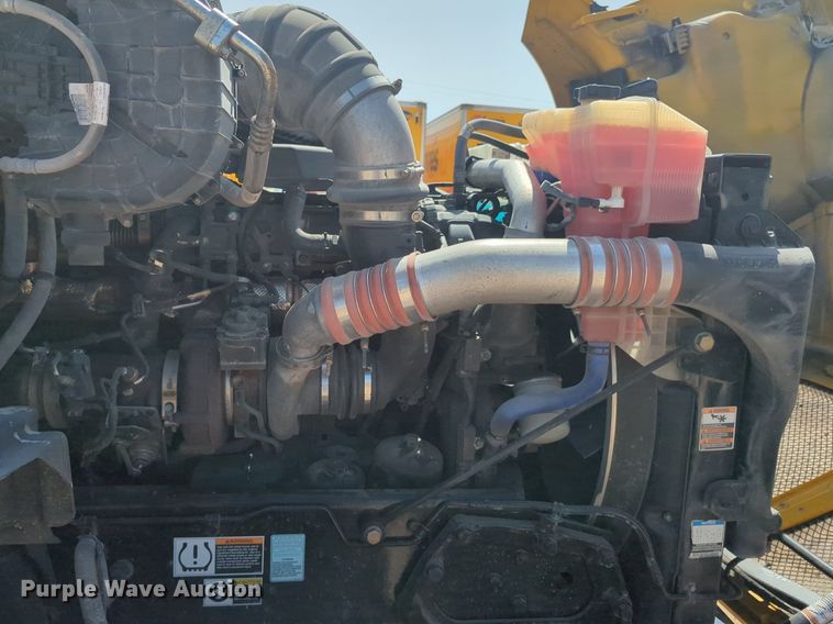 image for item NG9813 2020 Kenworth  T680 semi truck