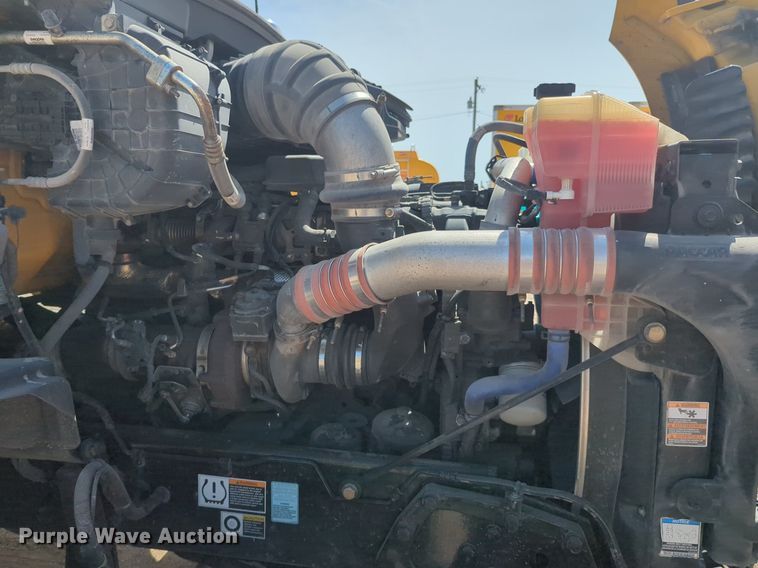 image for item NG9813 2020 Kenworth  T680 semi truck