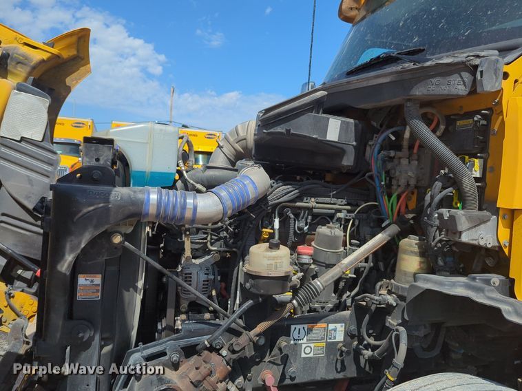 image for item NG9813 2020 Kenworth  T680 semi truck