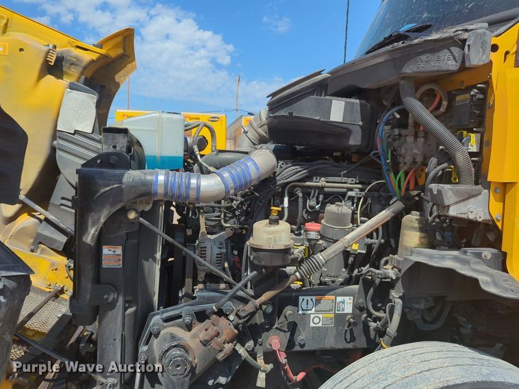 image for item NG9813 2020 Kenworth  T680 semi truck