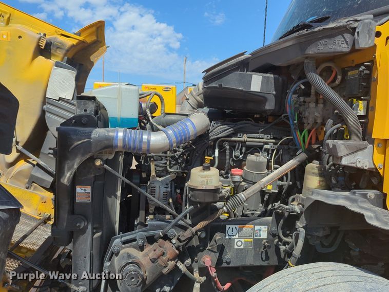 image for item NG9813 2020 Kenworth  T680 semi truck