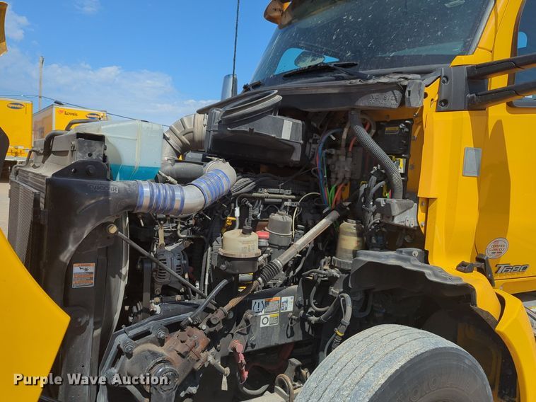 image for item NG9813 2020 Kenworth  T680 semi truck