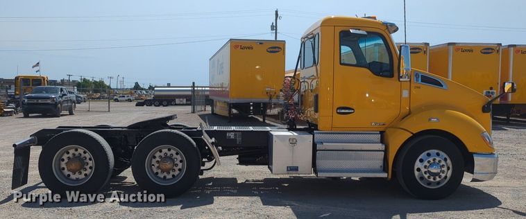 image for item NG9814 2020 Kenworth  T680 semi truck