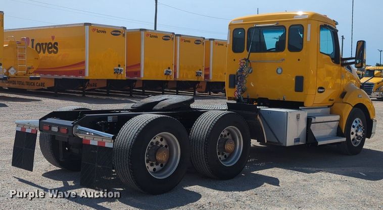 image for item NG9814 2020 Kenworth  T680 semi truck