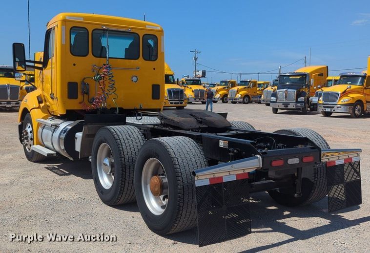 image for item NG9814 2020 Kenworth  T680 semi truck