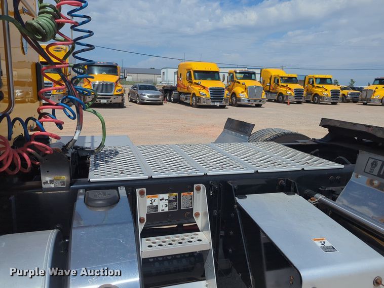 image for item NG9814 2020 Kenworth  T680 semi truck