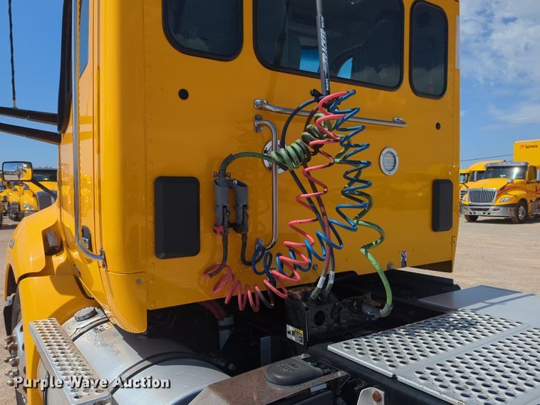 image for item NG9814 2020 Kenworth  T680 semi truck