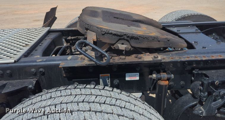 image for item NG9814 2020 Kenworth  T680 semi truck