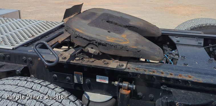 image for item NG9814 2020 Kenworth  T680 semi truck