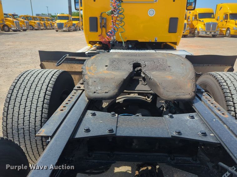 image for item NG9814 2020 Kenworth  T680 semi truck