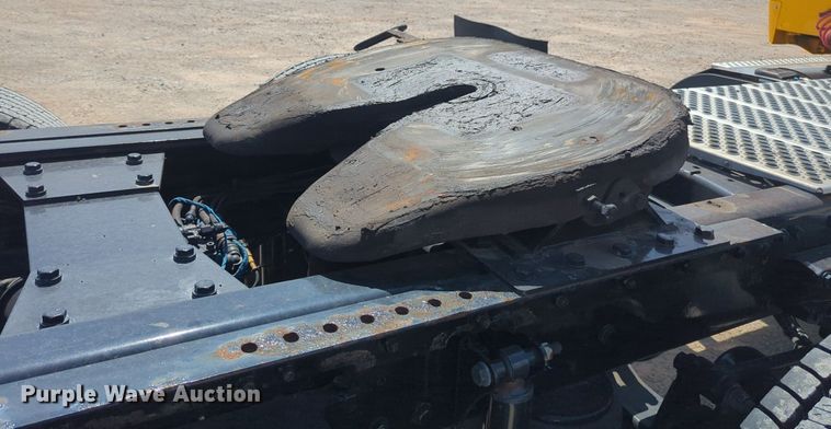 image for item NG9814 2020 Kenworth  T680 semi truck