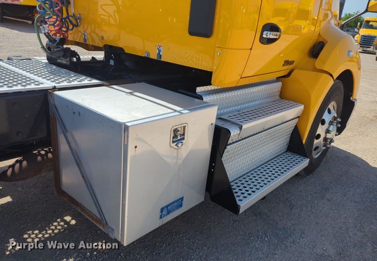 image for item NG9814 2020 Kenworth  T680 semi truck