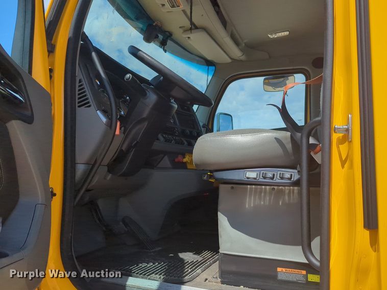 image for item NG9814 2020 Kenworth  T680 semi truck