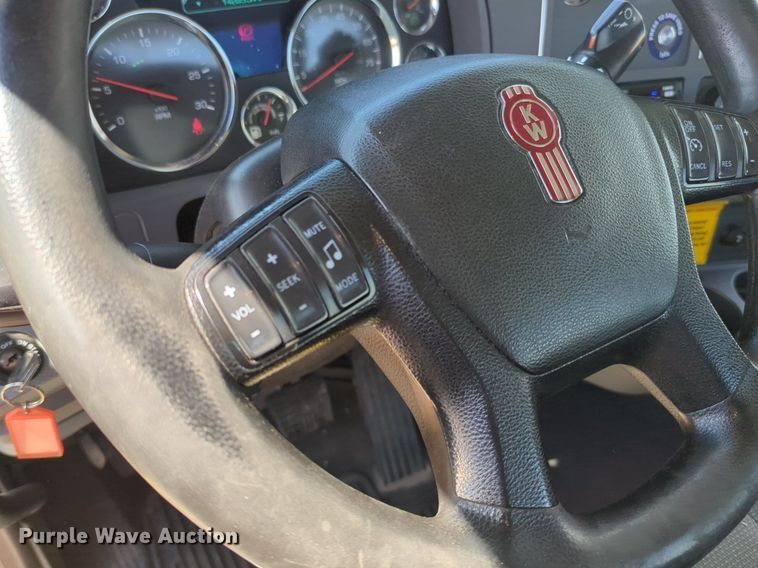 image for item NG9814 2020 Kenworth  T680 semi truck
