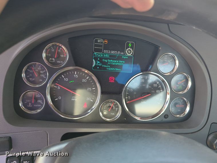 image for item NG9814 2020 Kenworth  T680 semi truck