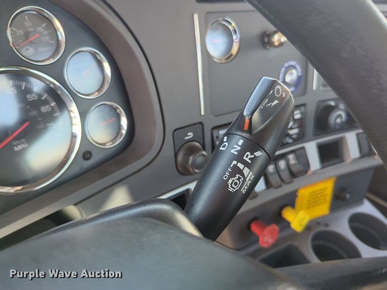 image for item NG9814 2020 Kenworth  T680 semi truck