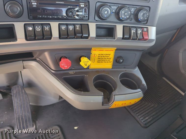 image for item NG9814 2020 Kenworth  T680 semi truck