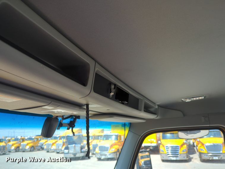 image for item NG9814 2020 Kenworth  T680 semi truck