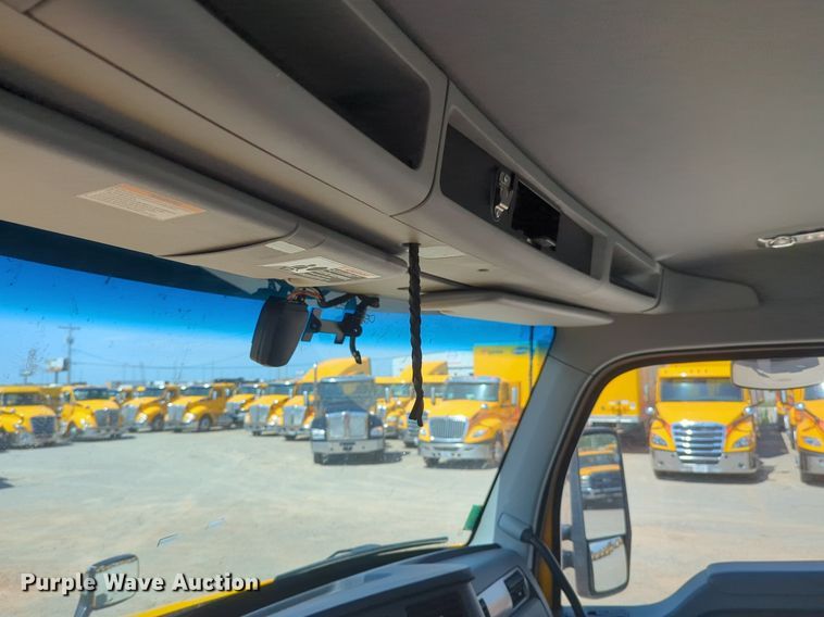 image for item NG9814 2020 Kenworth  T680 semi truck