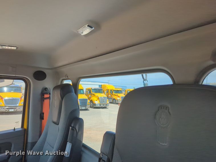 image for item NG9814 2020 Kenworth  T680 semi truck