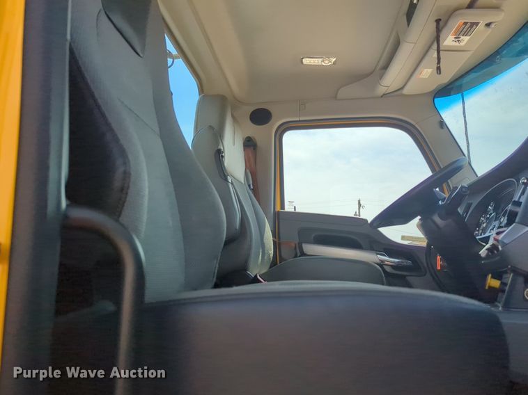 image for item NG9814 2020 Kenworth  T680 semi truck