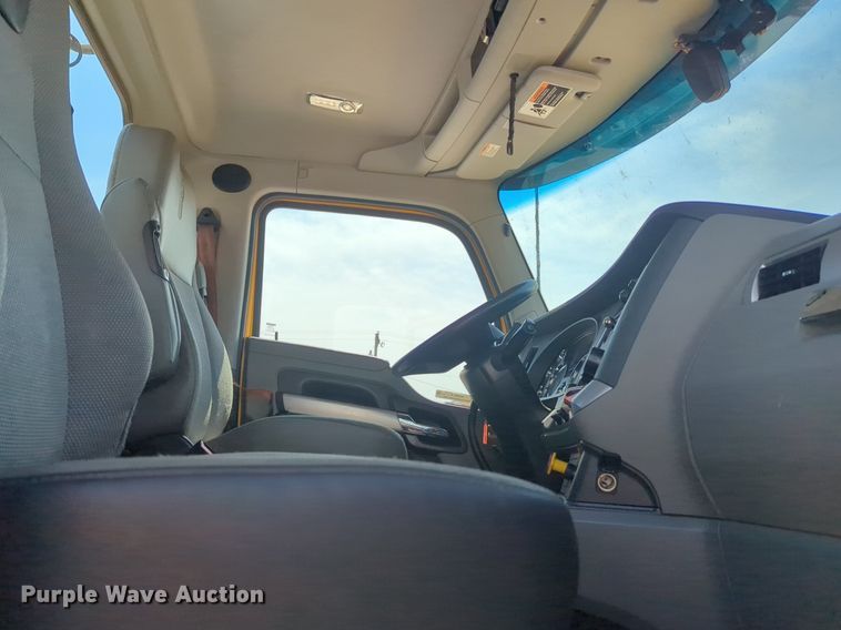 image for item NG9814 2020 Kenworth  T680 semi truck