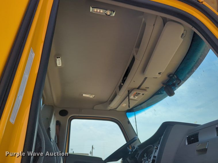 image for item NG9814 2020 Kenworth  T680 semi truck