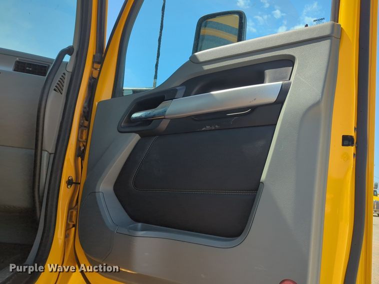 image for item NG9814 2020 Kenworth  T680 semi truck