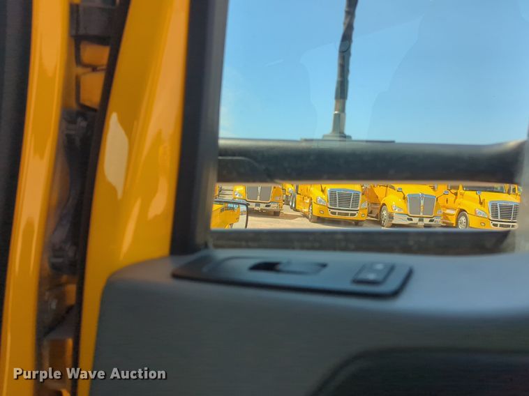 image for item NG9814 2020 Kenworth  T680 semi truck