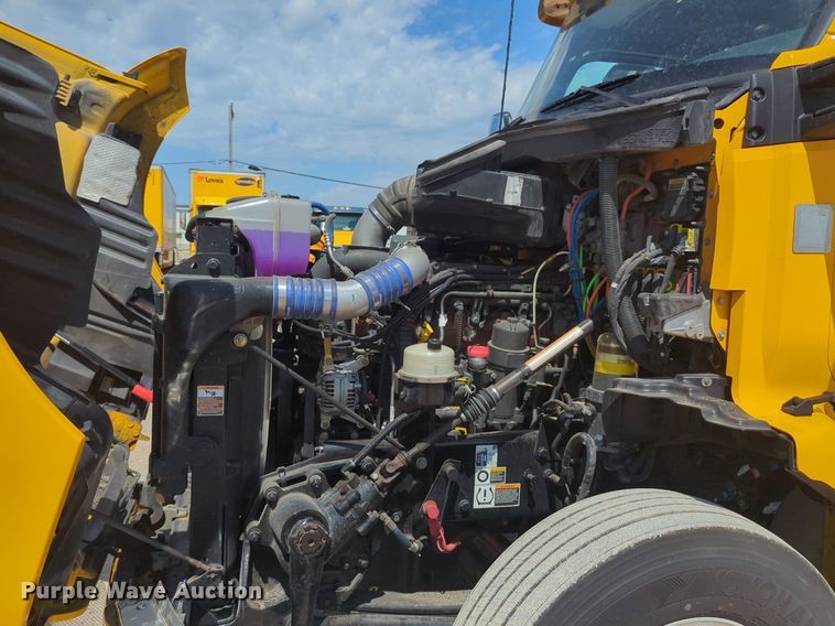 image for item NG9814 2020 Kenworth  T680 semi truck