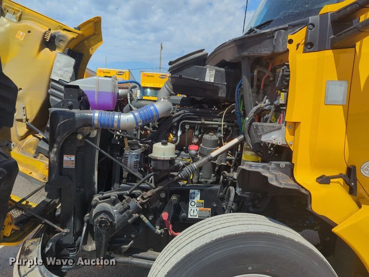 image for item NG9814 2020 Kenworth  T680 semi truck