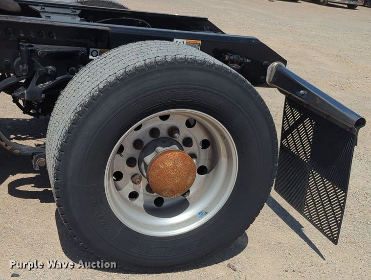 image for item NG9814 2020 Kenworth  T680 semi truck