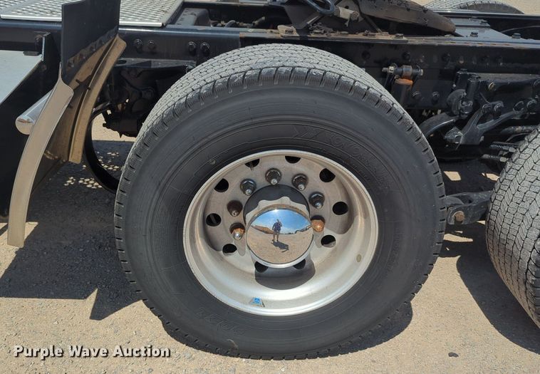 image for item NG9814 2020 Kenworth  T680 semi truck