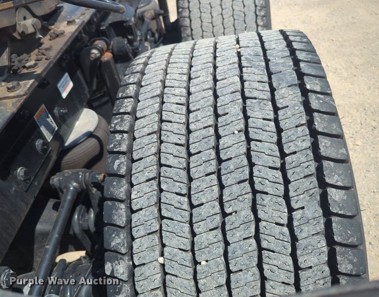 image for item NG9814 2020 Kenworth  T680 semi truck