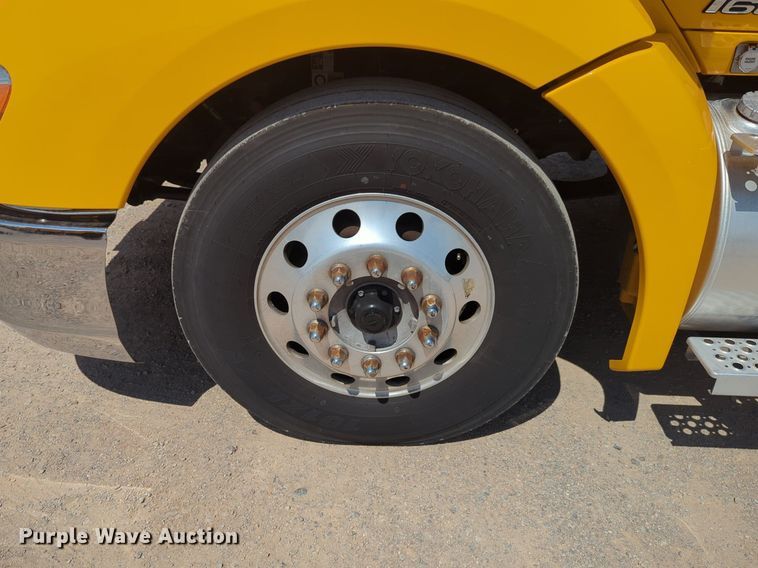 image for item NG9814 2020 Kenworth  T680 semi truck