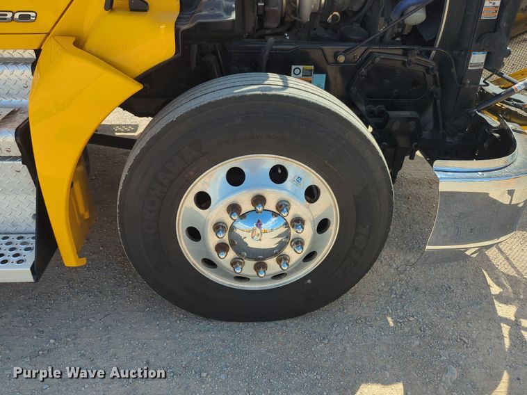 image for item NG9814 2020 Kenworth  T680 semi truck