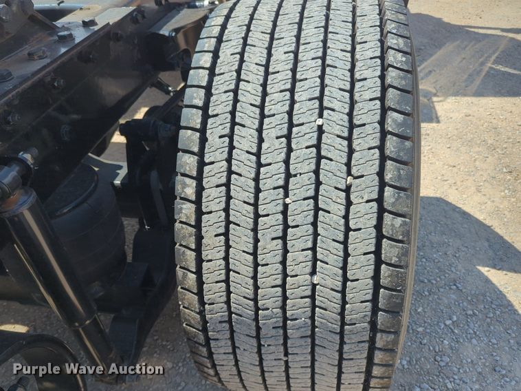 image for item NG9814 2020 Kenworth  T680 semi truck