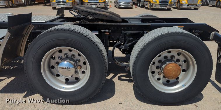 image for item NG9814 2020 Kenworth  T680 semi truck