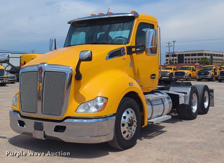 image for item NG9816 2020 Kenworth T680 semi truck
