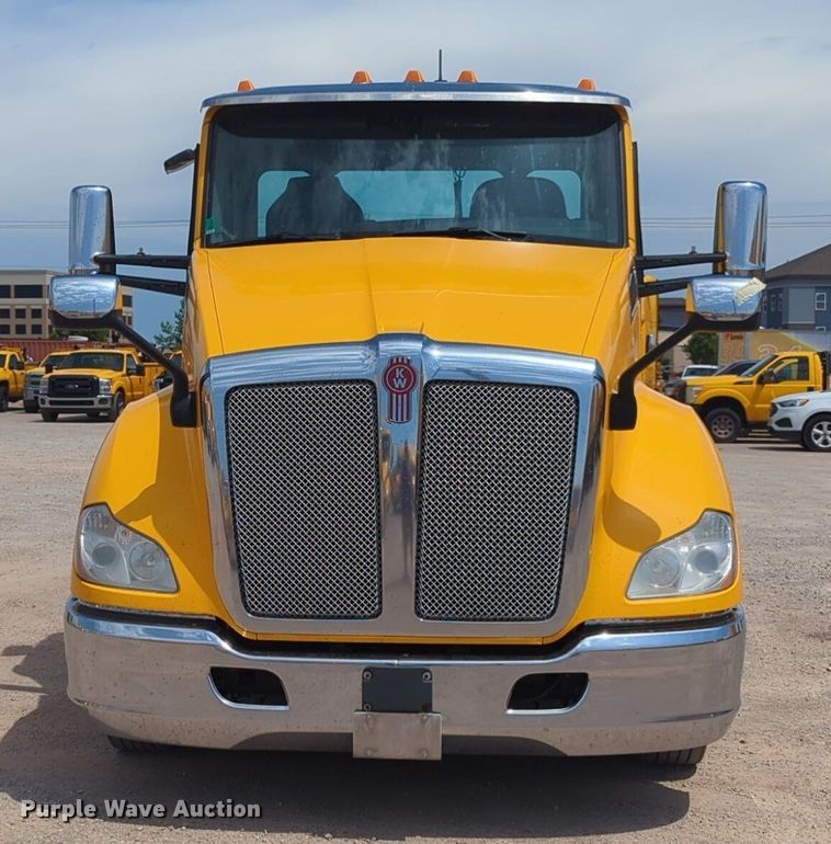 image for item NG9816 2020 Kenworth T680 semi truck