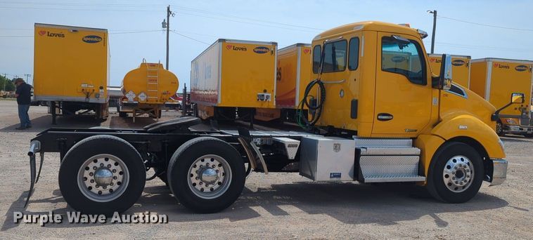 image for item NG9816 2020 Kenworth T680 semi truck