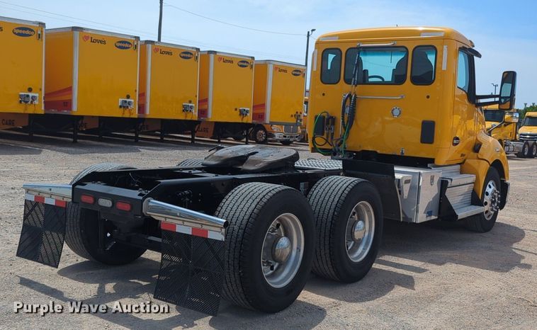 image for item NG9816 2020 Kenworth T680 semi truck