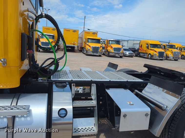 image for item NG9816 2020 Kenworth T680 semi truck