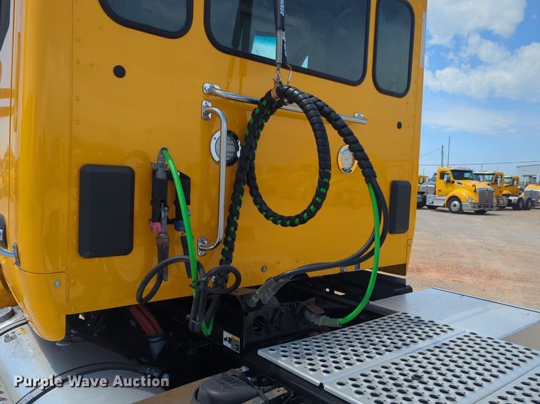 image for item NG9816 2020 Kenworth T680 semi truck