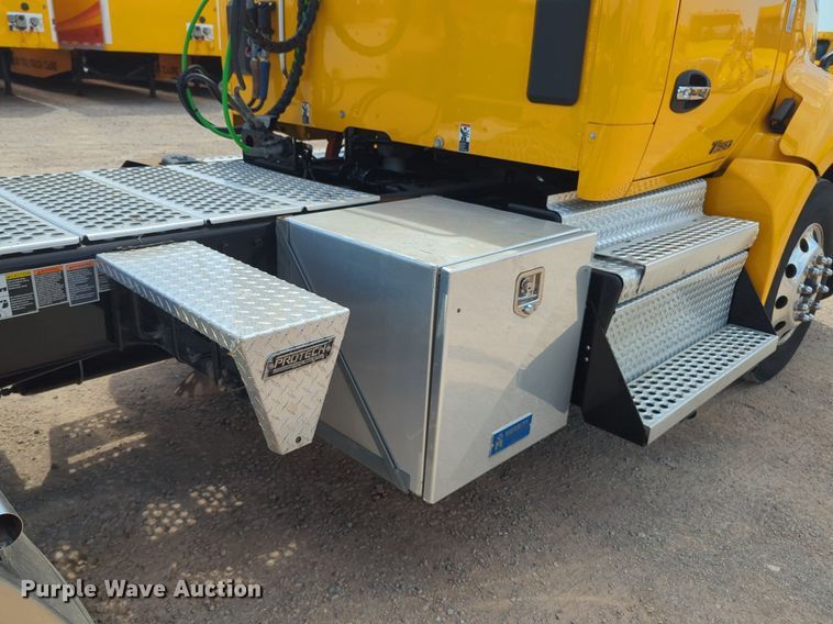 image for item NG9816 2020 Kenworth T680 semi truck