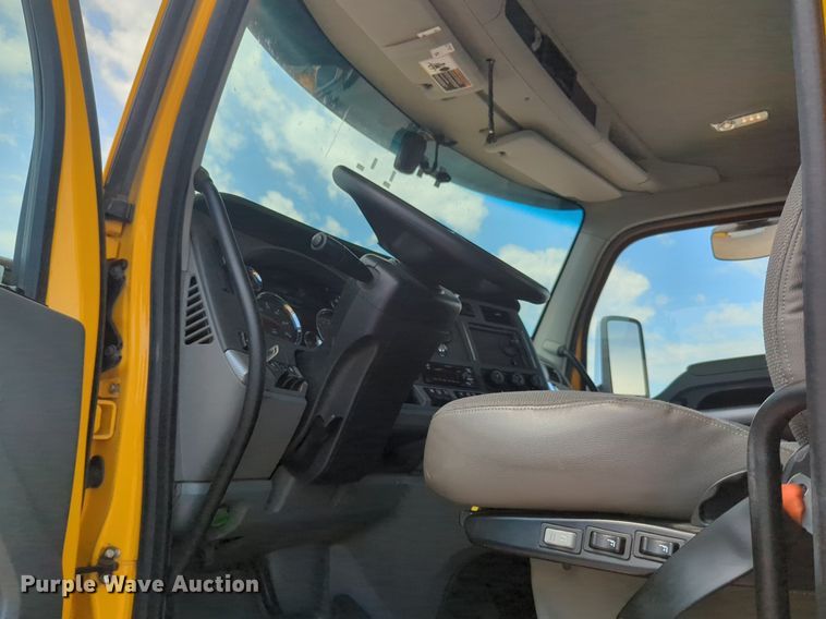 image for item NG9816 2020 Kenworth T680 semi truck