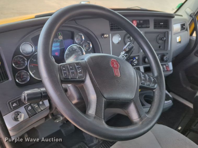 image for item NG9816 2020 Kenworth T680 semi truck