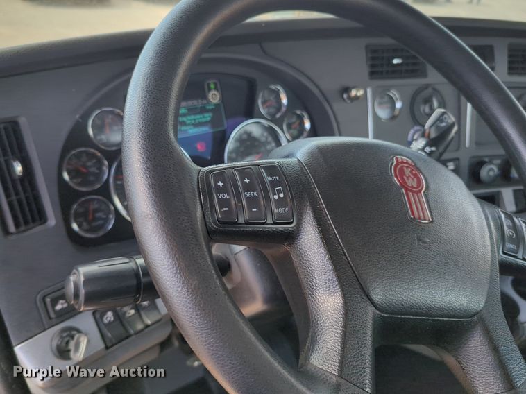image for item NG9816 2020 Kenworth T680 semi truck