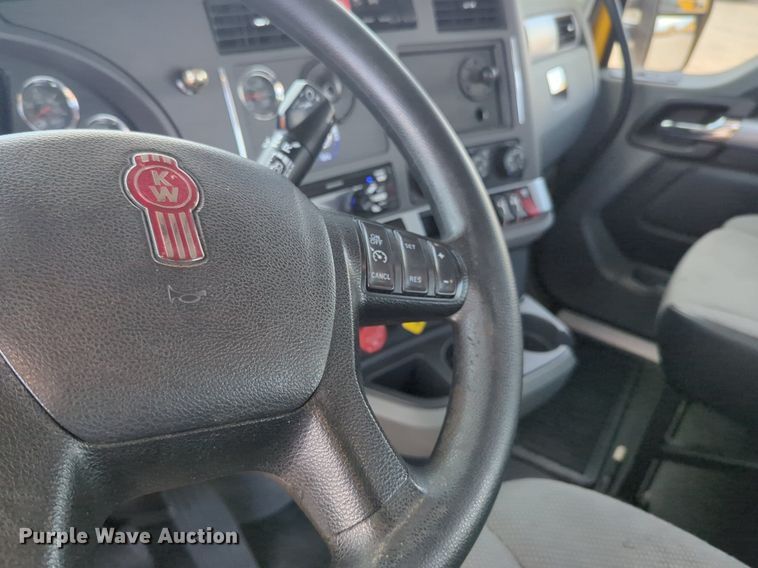 image for item NG9816 2020 Kenworth T680 semi truck