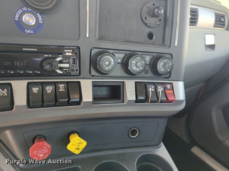 image for item NG9816 2020 Kenworth T680 semi truck